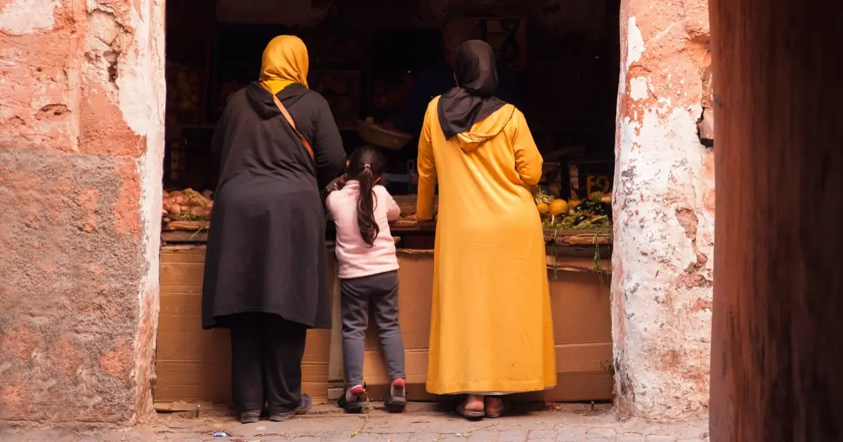Moroccan women in traditional dress